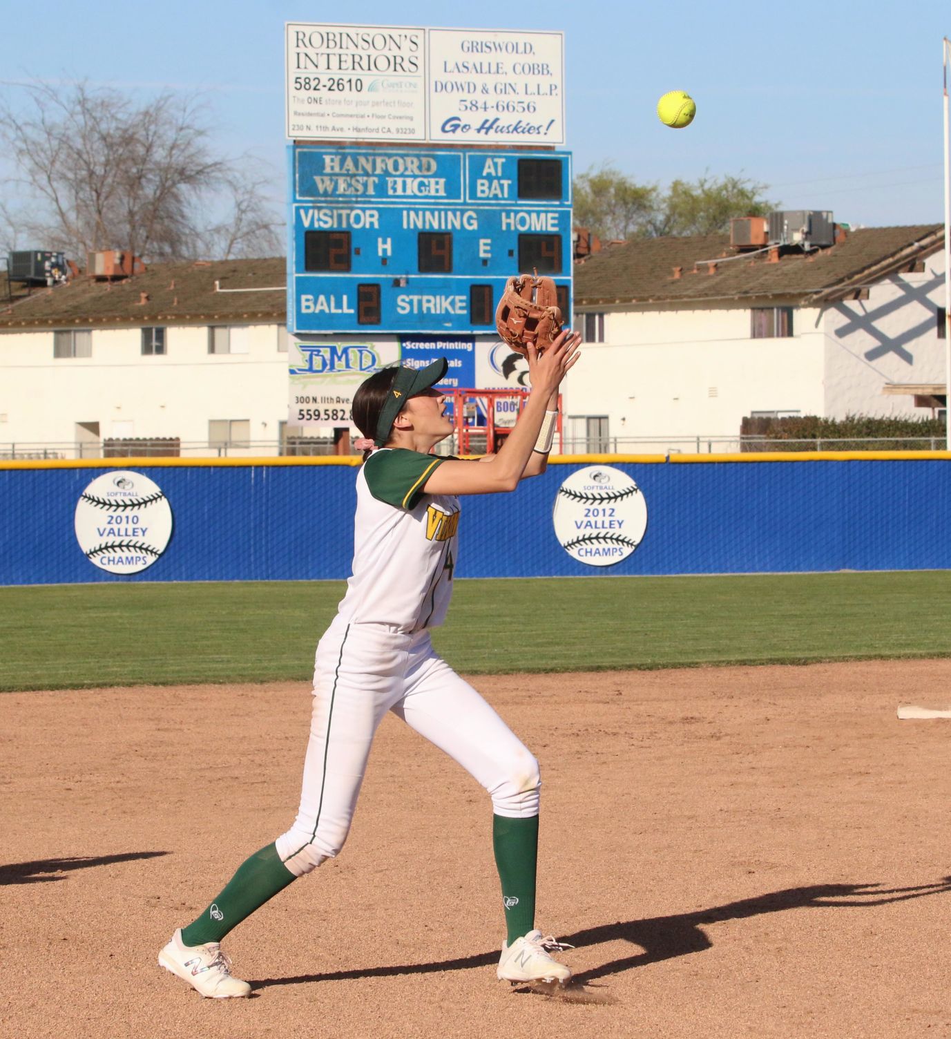 Vikings hold down Huskies